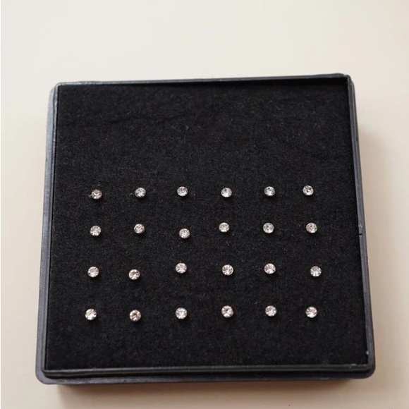 Nose ring- 24pcs/set Stainless Steel Rhinestone CZ Nose Stud nwt - Picture 3 of 6